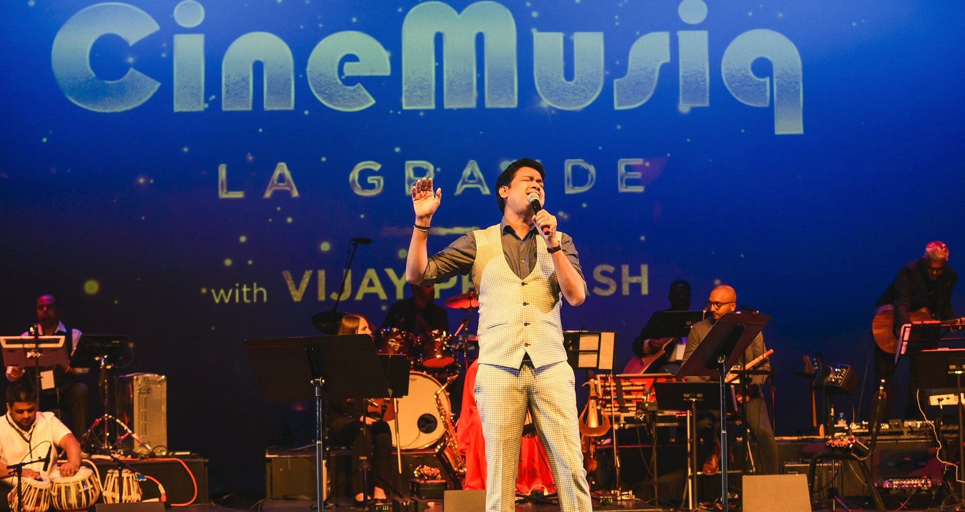 Vijay Prakash singing at CineMusiq La Grande under blue light