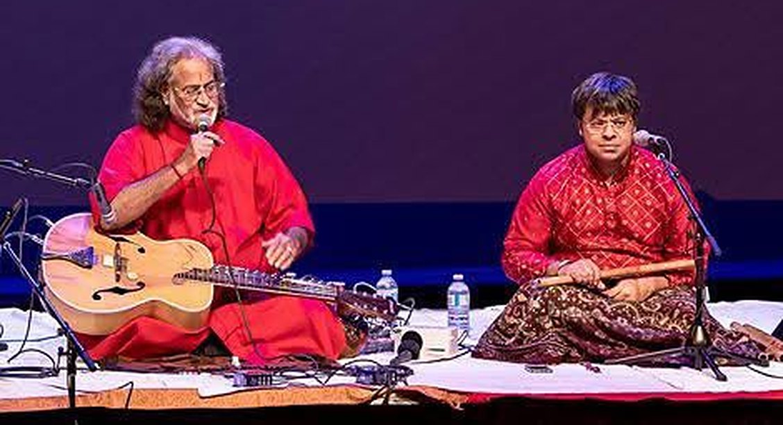 Pandit Vishwa Mohan Bhatt and Maestro Shashank Subramanyam performing a jugalbandi on stage